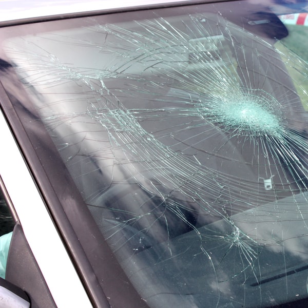 which auto glass replacement service to call and what is the price cost to fix broken windshield 